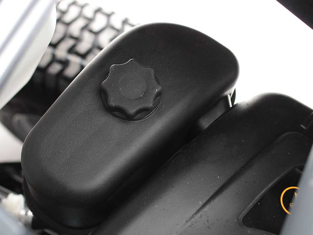 Tractor cortacésped Alpina AT2 66 QA - Motor 224 cc - Recogedor Tractor cortacésped Alpina AT2 66 QA - Motor 224 cc - Recogedor