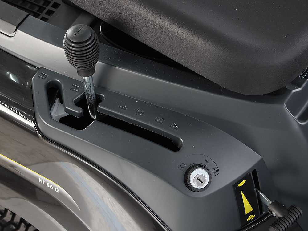 Tractor cortacésped Alpina AT2 66 QA - Motor 224 cc - Recogedor Tractor cortacésped Alpina AT2 66 QA - Motor 224 cc - Recogedor