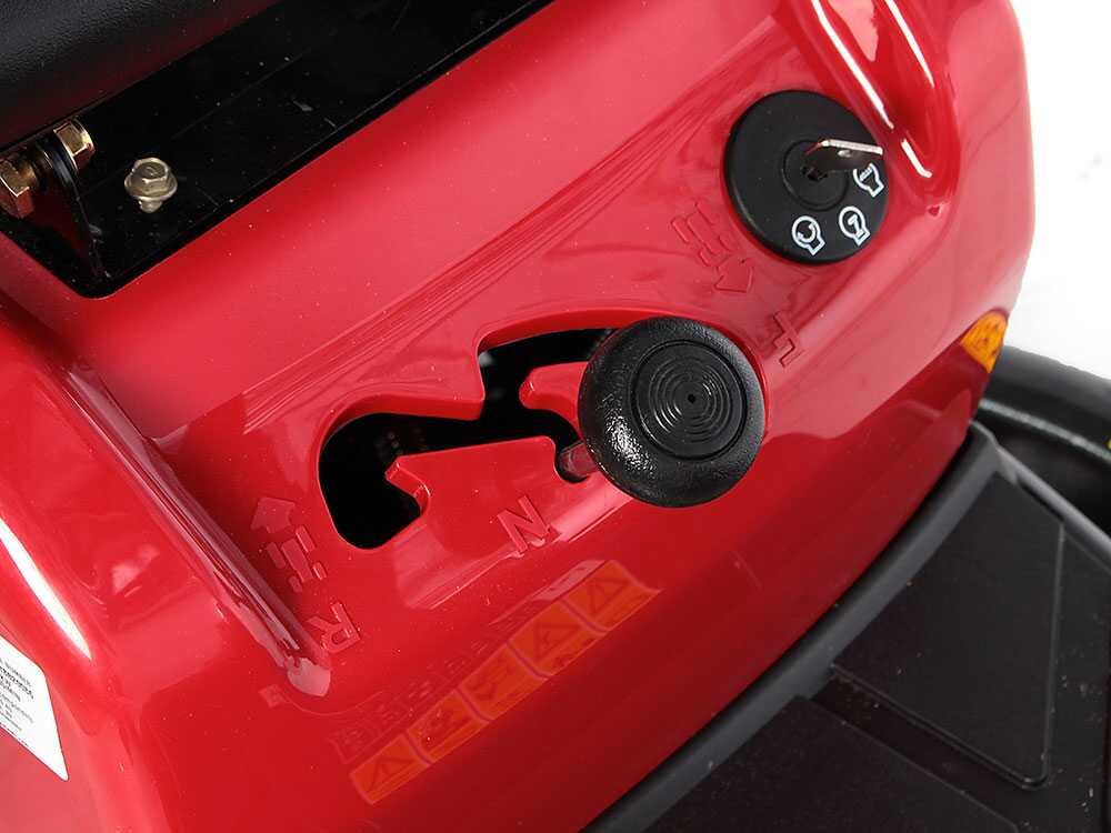 Tractor cortacésped Troy-Bilt TB 60T-R SELECT - Recogedor - Motor 196cc Tractor cortacésped Troy-Bilt TB 60T-R SELECT - Recogedor - Motor 196cc